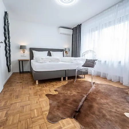 Fn L 6 Klimatisiert Mit Balkon 公寓