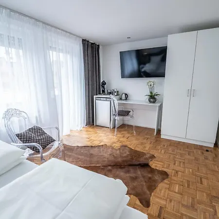 Fn L 6 Klimatisiert Mit Balkon